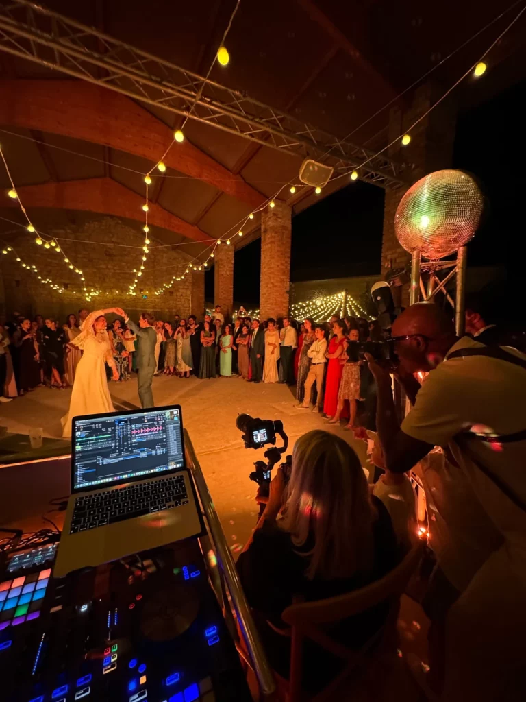 Vue depuis la régie DJ Nuit Blanche pendant l'ouverture de bal au Domaine de Sarson